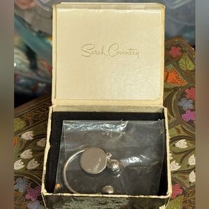 🔑 Vintage Sarah Coventry “Key Note” Silver-Tone Key Ring w/ Original Box – Rare